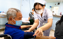 Có bệnh viện TP.HCM 'săn' tuyển hàng chục điều dưỡng