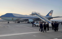 Hé lộ loại vũ khí đe dọa khiến ông Trump phải bí mật rời Air Force One bằng xe chở suất ăn
