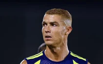 Giao diện khác lạ của Ronaldo sau khi cưới vợ