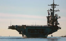 Tàu sân bay USS Abraham Lincoln 'sống' thế nào suốt 9 tháng không cập cảng?