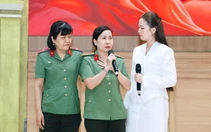 Nữ cán bộ chiến sĩ công an học cách để việc lại ngoài cửa, mang bình yên về nhà