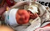 Bé gái sơ sinh bị bỏ rơi cùng thư 'trăm sự nhờ nhà chùa'