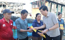 Ngay trong ngày, hỗ trợ 115 triệu đồng 5 hộ ngư dân có tàu bị cháy