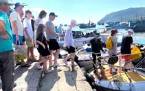 Ca nô du lịch ở Nha Trang hoạt động ra sao để an toàn cho du khách?