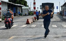 Vì sao cụm phà Đại Ngãi chưa thay đổi cách bán vé để tài xế bớt khổ?