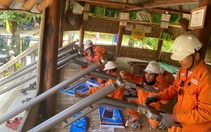 Mang ánh sáng năng lượng mặt trời đến xã miền núi Bến Hiên