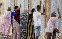 Lý do 60.000 người ồ ạt vượt biên vào Ceuta: Thất nghiệp, nghèo đói và 'giấc mơ châu Âu'