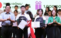 Thưởng 129 HS giỏi tỉnh và quốc gia vươn lên từ bao mái nhà tan tành trong bão lũ 2025