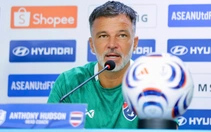 HLV Anthony Hudson: 'Tôi nghĩ Việt Nam đang được đánh giá cao hơn Thái Lan'