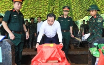 Bí thư Hà Nội đến Nghĩa trang Mai Dịch động viên lực lượng tìm kiếm hài cốt liệt sĩ
