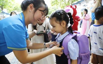 Phụ huynh xôn xao cặp học sinh cũng phải ‘đồng phục’, trường nói ‘hiểu nhầm’