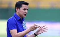 Chê HLV Hudson 'kém tài' so với Kim Sang Sik, chuyên gia Thái Lan kêu gọi Kiatisak trở lại