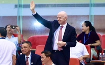 Chủ tịch FIFA Gianni Infantino trên khán đài sân Mỹ Đình