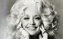 Huyền thoại nhạc đồng quê Dolly Parton qua đời, ông Trump ra lệnh cả nước treo cờ rủ