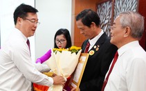 Lãnh đạo Thành ủy TP.HCM trao Huy hiệu Đảng đến đảng viên lão thành dịp 2-9