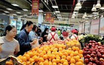 Ngày đầu kỳ nghỉ lễ: siêu thị khuyến mãi nhiều, nơi chen chân mua sắm, nơi thưa khách