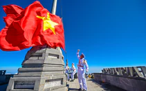 Dịp lễ 2-9: người bỏ tiền triệu lên đỉnh Fansipan ngắm bình minh, người 'đổi gió' để nghỉ ngơi