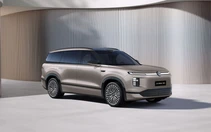 Xe điện sạc máy xăng đầu tiên tại Việt Nam: Đi ngang như cua, chạy hơn 1.600km