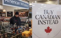 Bất mãn với chính sách của ông Trump, người Canada đồng loạt tẩy chay hàng Mỹ
