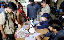 Sau lũ quét ở Nepal: Vợ ngóng tin chồng, cha vay nợ đi tìm con gái