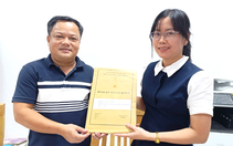 Cháu nội rưng rưng nhận lại kỷ vật đi B của ông sau hơn 60 năm