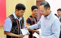 Người dân vùng sạt lở TP Đà Nẵng được hỗ trợ sửa nhà, tặng quà