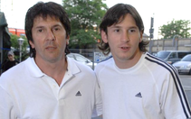 Thế giới bóng đá hướng về Messi