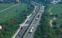 Đón dòng xe về Hà Nội sau lễ, cảnh sát giao thông lên phương án cho đi ngược chiều cao tốc
