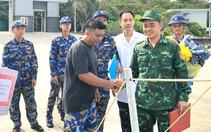 Đưa 32 ngư dân gặp nạn trên biển từ Trường Sa về đất liền