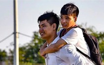 Nam sinh 10 năm cõng bạn đến trường đỗ bác sĩ nội trú Y Hà Nội