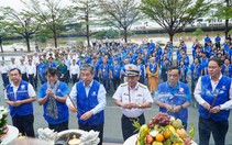 Đoàn đại biểu TP.HCM đi thăm cán bộ, chiến sĩ và nhân dân tại các đảo trên biển Tây Nam và Nhà giàn DK1/10