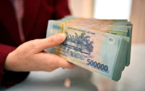 Không chỉ đua lãi suất, ngân hàng còn treo thưởng vàng, biệt thự để hút tiền gửi