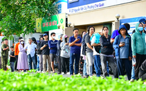 TP.HCM lý giải việc phụ huynh xếp hàng dài mua sách giáo khoa