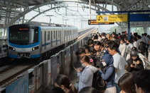 Nhiều sinh viên TP.HCM chọn metro đi học: Tiện lợi, an toàn lại tiết kiệm tiền