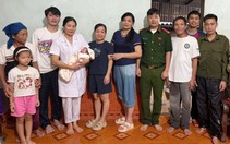 Công an, nhân viên y tế Thanh Hóa vượt mưa lũ hỗ trợ sản phụ sinh thành công
