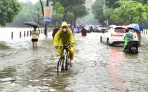 Hà Nội huy động 2.500 người và trên 200 thiết bị chống ngập