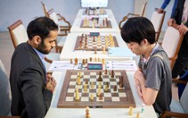 Kỳ thủ trẻ của Thái Lan gây bất ngờ tại ván 1 Olympiad cờ vua