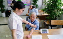 2/3 người trên 60 tuổi có ít nhất 1 bệnh nền, cần làm gì để phòng bệnh?