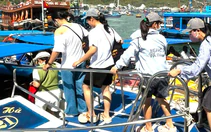 Ngày cuối nghỉ lễ 2-9, khách nán lại Nha Trang với hy vọng về TP.HCM ban đêm sẽ đỡ kẹt xe