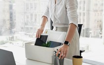 Nghỉ việc nửa năm mà vẫn bị 'réo gọi' hỏi về tài liệu, giấy tờ