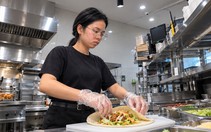 Đơn xin gia hạn học phí đầy nước mắt của nữ sinh viên Quảng Trị không còn cha mẹ