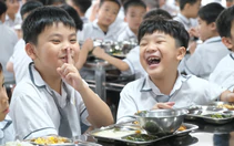 Bữa ăn bán trú: Ai chịu trách nhiệm khi thực phẩm không bảo đảm?
