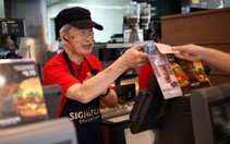Singapore chính thức trở thành xã hội siêu già