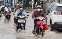 Hình ảnh triều cường ở mức báo động 3, gây ngập nhiều nơi ở Cần Thơ