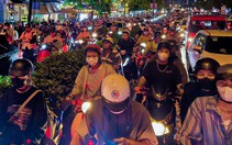 Chờ đèn đỏ hơn 5-7 phút vẫn chưa qua được ngã tư Phạm Văn Đồng - Phan Văn Trị, TP.HCM