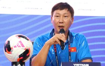 HLV Kim Sang Sik xin lỗi người hâm mộ sau trận thua Thái Lan