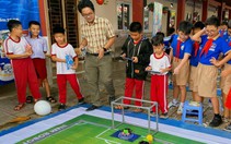 Không chỉ có quà, thiếu nhi học mà chơi - chơi mà học trước thềm tựu trường