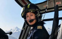 Nữ cơ trưởng trực thăng đầu tiên của Nepal và 100 chuyến bay giành giật sự sống