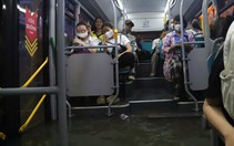 Đường Phan Huy Ích ngập nặng 'kỷ lục', nước tràn vào khiến xe buýt chết máy la liệt