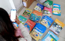 Cận ngày khai giảng, phụ huynh Đà Nẵng vẫn tìm sách giáo khoa còn thiếu